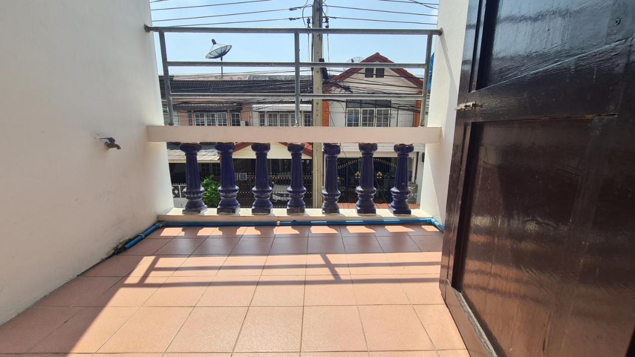 Panmanee Apartment Bangkok Exterior photo